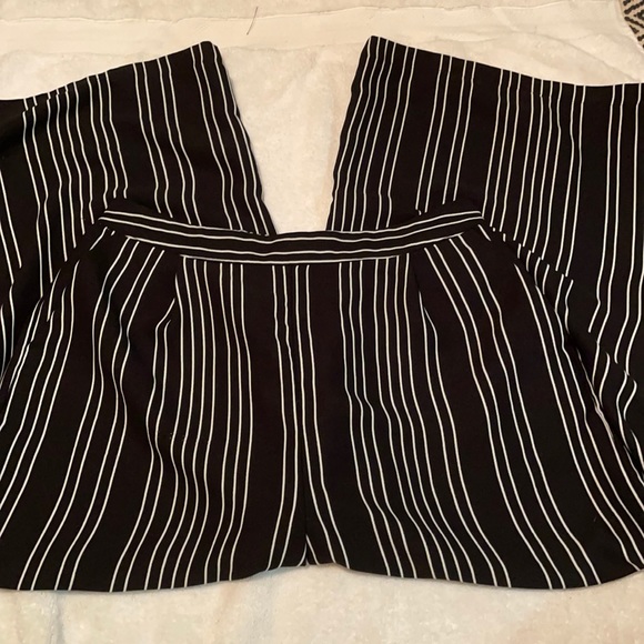 A New Day super cute high wasted wide legged flowy pants - Picture 1 of 2